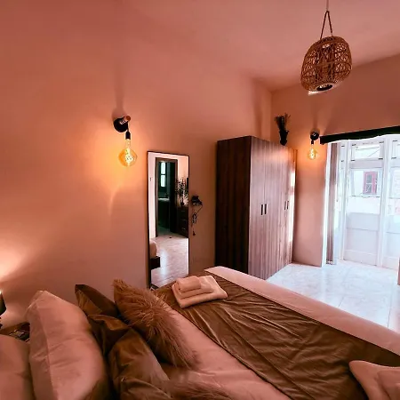 Square House By Holi Apartman *