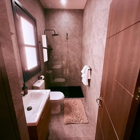 Square House By Holi Apartman