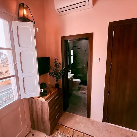Apartman Square House By Holi